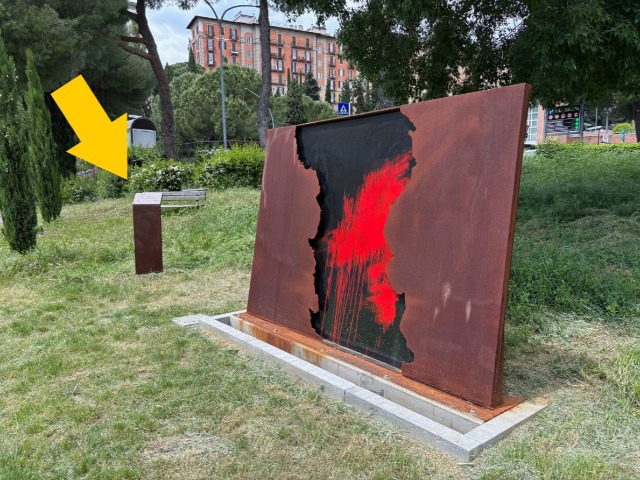 Targa su piantana corten